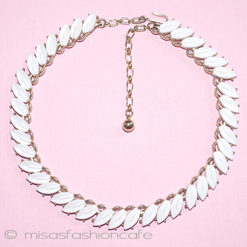 （画像用） Trifari　 トリファリ 白い葉　ネックレス