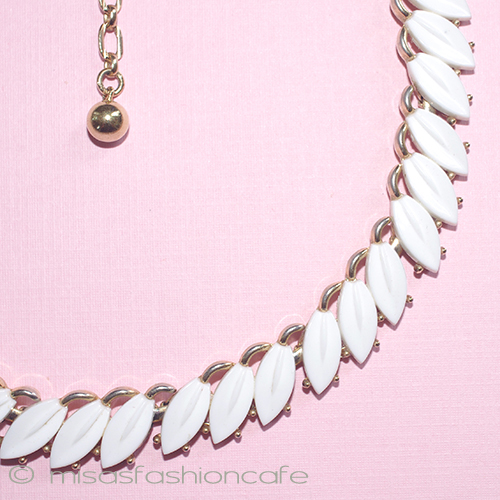 （画像用） Trifari　 トリファリ 白い葉　ネックレス