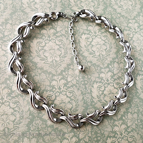 （画像用） Trifari　 トリファリ りぼんネックレス