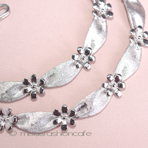 （画像用） Ｔｒｉｆａｒｉ　 トリファリ 花りぼんネックレス