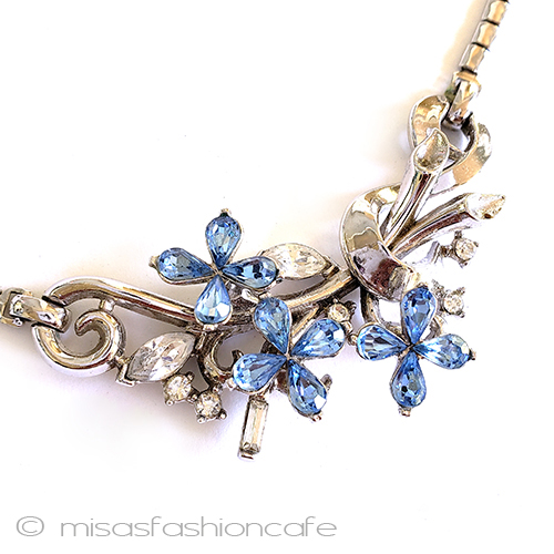 （画像用） Ｔｒｉｆａｒｉ　 トリファリ １９５１年　お花ネックレス