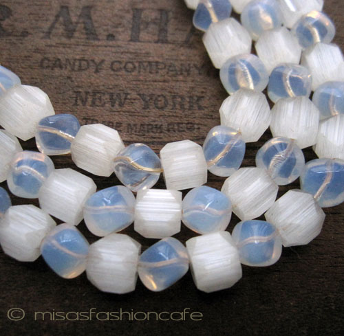 （画像用） Trifari　トリファリ　 　3連グラス ネックレス