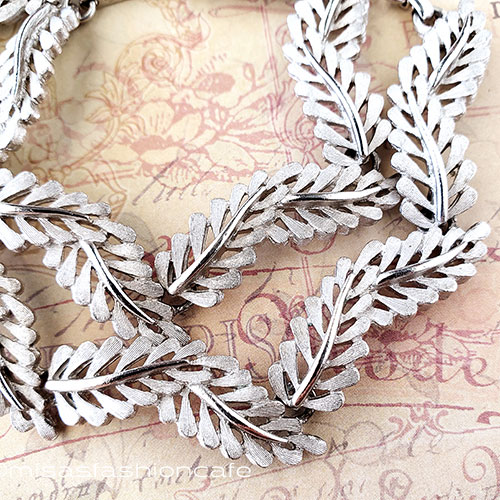 （画像用） Trifari　トリファリ 透かし銀葉ネックレス