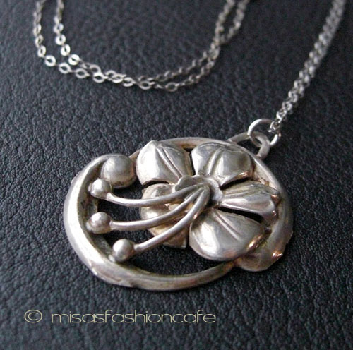 （画像用） Sterling 銀製 Lang刻印　 ユリの花ネックレス