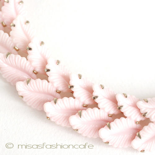 （画像用） ピンクの葉　ネックレス