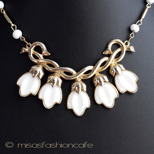 （画像用） ミルクガラス花ネックレス