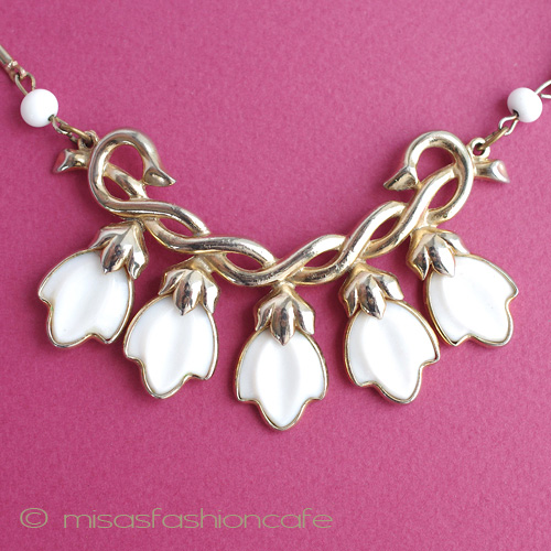 （画像用） ミルクガラス花ネックレス