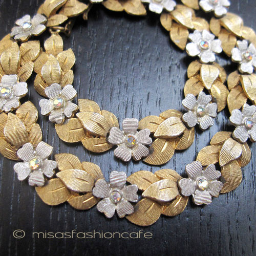 （画像用） 金銀フラワーネックレス