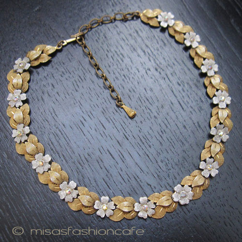 （画像用） 金銀フラワーネックレス