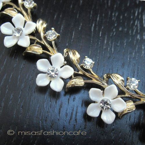 （画像用） ヴィンテージアクセサリー 白いお花　ネックレス