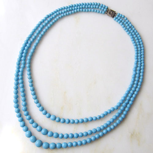 （画像用） 水色ガラス3連ネックレス