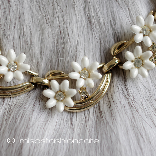 （画像用） Coro　コロペガサス 白い花　ネックレス