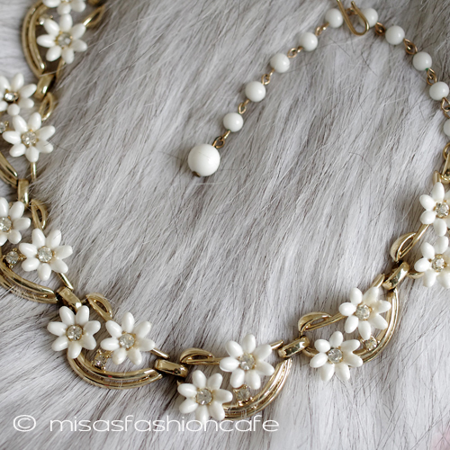 （画像用） Coro　コロペガサス 白い花　ネックレス