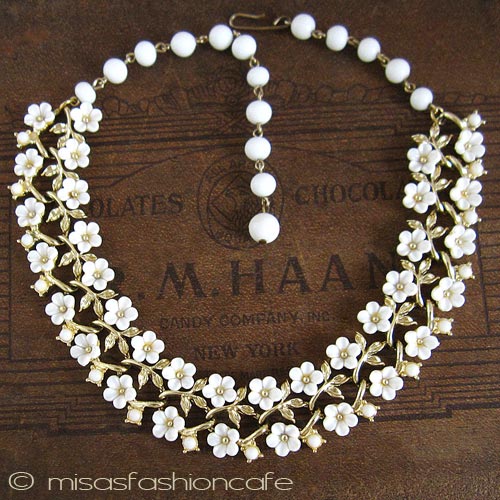 （画像用） 白い小花 ネックレス