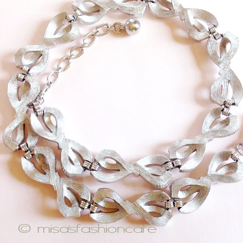 （画像用） Ｔｒｉｆａｒｉ　 トリファリ 銀のリボン・ネックレス