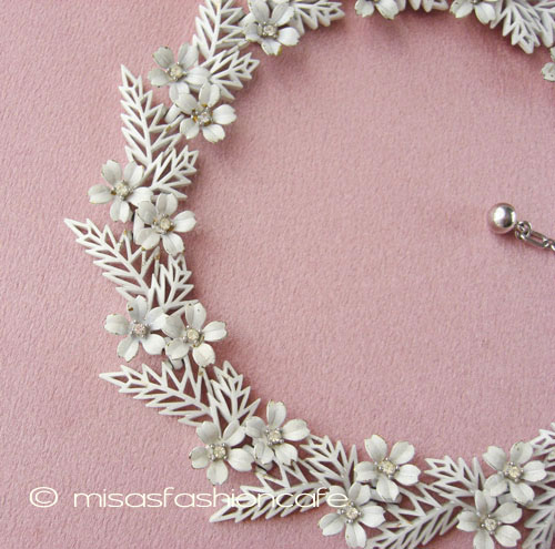 （画像用） Trifari　トリファリ エナメルフラワー ネックレス