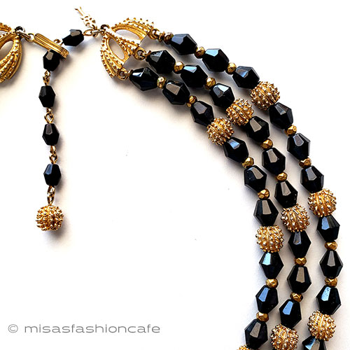 （画像用） Trifari　トリファリ ガラス3連ネックレス