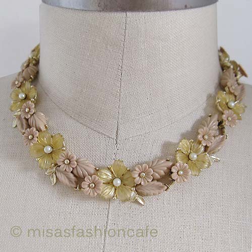 （画像用） ミルクティー花ネックレス