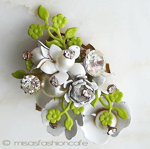 （画像用） お花ブーケ　ブローチ