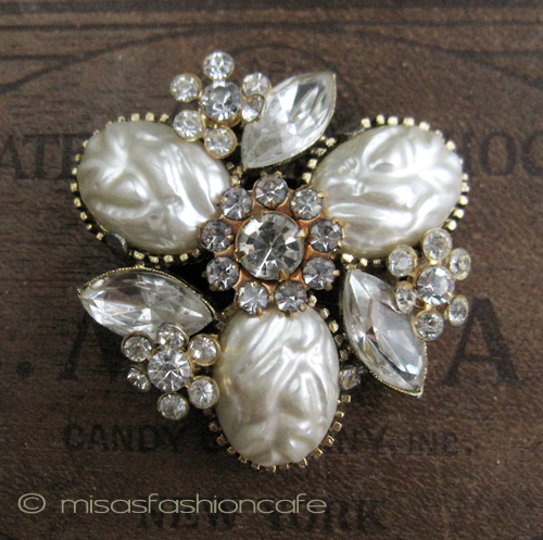 （画像用） バロックパール花ブローチ