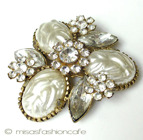 （画像用） バロックパール花ブローチ