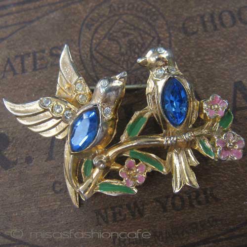 （画像用） Coro 鳥と花ブローチ