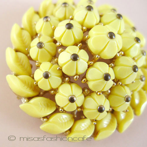 （画像用） クラウン Trifari 　お花ドーム ブローチ