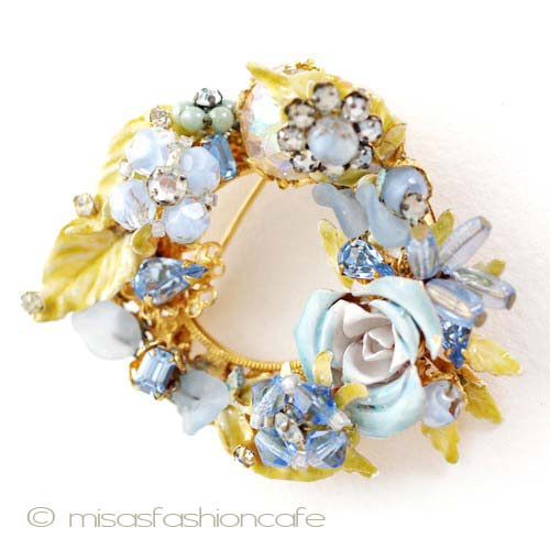 （画像用） フラワーリース　ブローチ