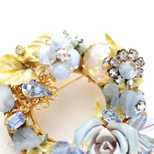 （画像用） フラワーリース　ブローチ