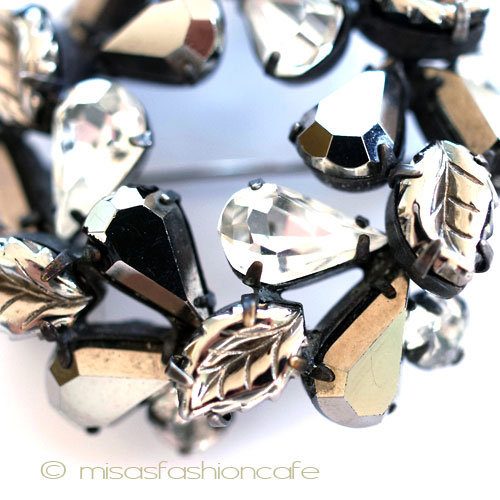 （画像用） Regency　ブローチ クリスタルの葉リース