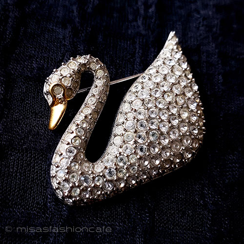 （画像用） スワロフスキーの白鳥 クリスタル　ブローチ