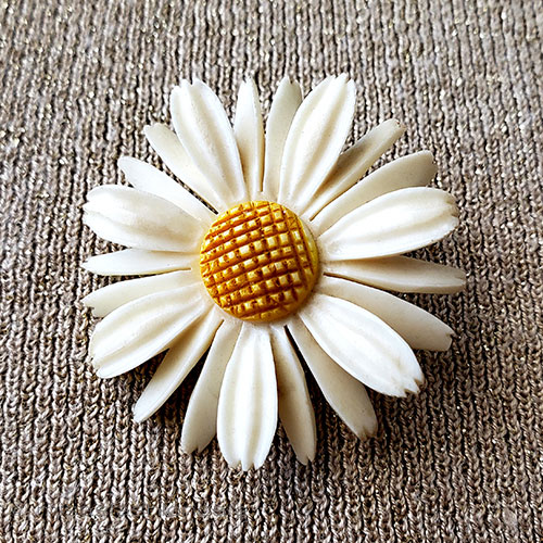 （画像用） デイジーの花ブローチ 本象牙　アイボリー