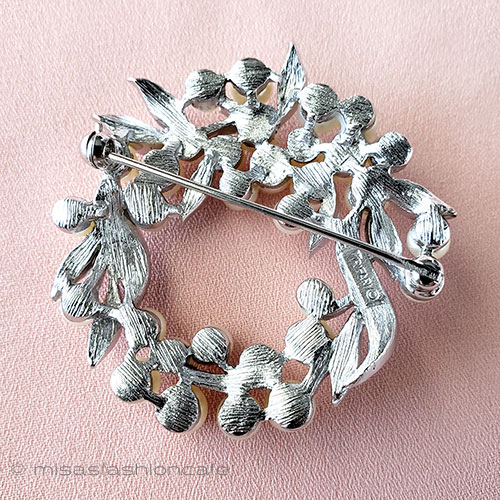 （画像用） Trifari　 トリファリ パール花銀葉リース