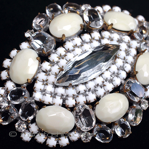 （画像用） チェコ製ガラスブローチ