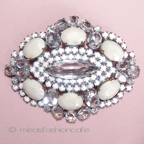 （画像用） チェコ製ガラスブローチ