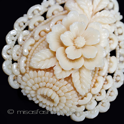 （画像用） セルロイドお花ブローチ