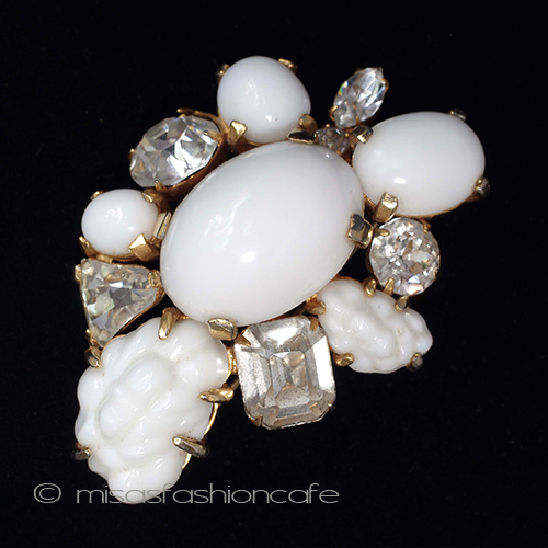 （画像用） ＭＡＲＶＥＬＬＡブローチ ミルクガラスクリスタル