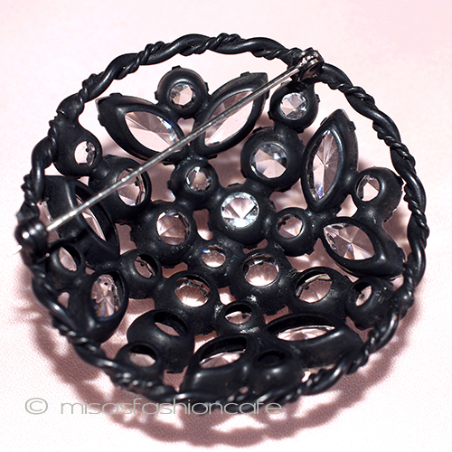 （画像用） クリスタルドーム　ブローチ