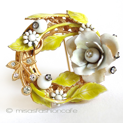 （画像用） Original by Robert お花リース　ブローチ
