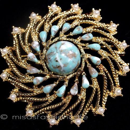 （画像用） サラコベントリー刻印 パールビジューブローチ