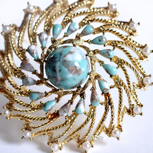 （画像用） サラコベントリー刻印 パールビジューブローチ