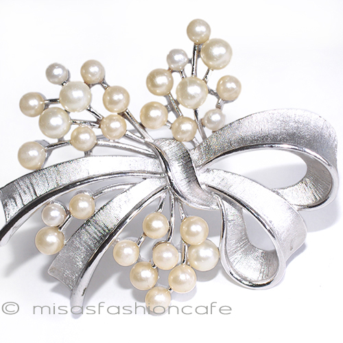 （画像用） Trifari　 トリファリ パールりぼん　ブローチ