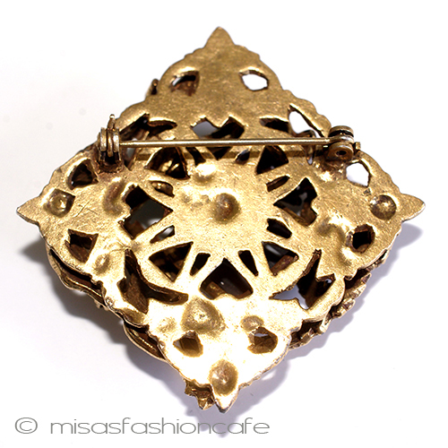 （画像用） アンティーク　ブローチ 天然石　松ぼっくり