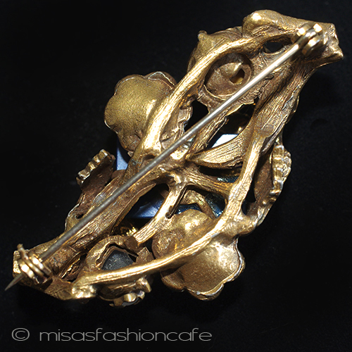 （画像用） アンティークブローチ 天然石＆珊瑚のお花