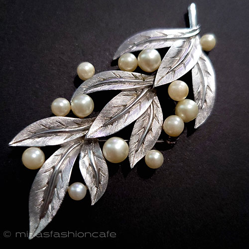 （画像用） Trifari　 トリファリ パール銀葉ブローチ