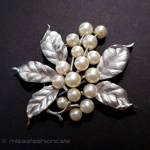 （画像用） Trifari　 トリファリ パール銀葉ブローチ