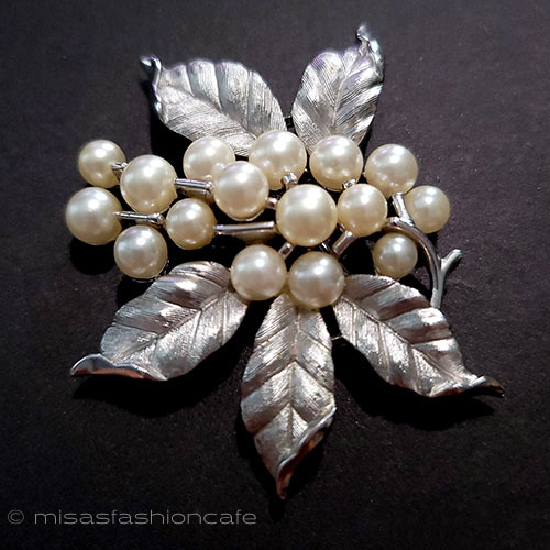（画像用） Trifari　 トリファリ パール銀葉ブローチ