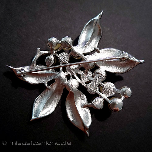 （画像用） Trifari　 トリファリ パール銀葉ブローチ