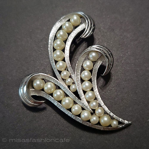 （画像用） Trifari　 トリファリ パール銀葉ブローチ