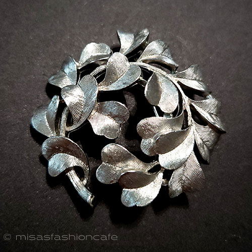 （画像用） Trifari　 トリファリ 銀の葉　ブローチ